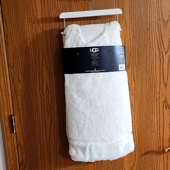 UGG - Picture 4 of 6